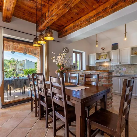 Villa Paradis 6 *